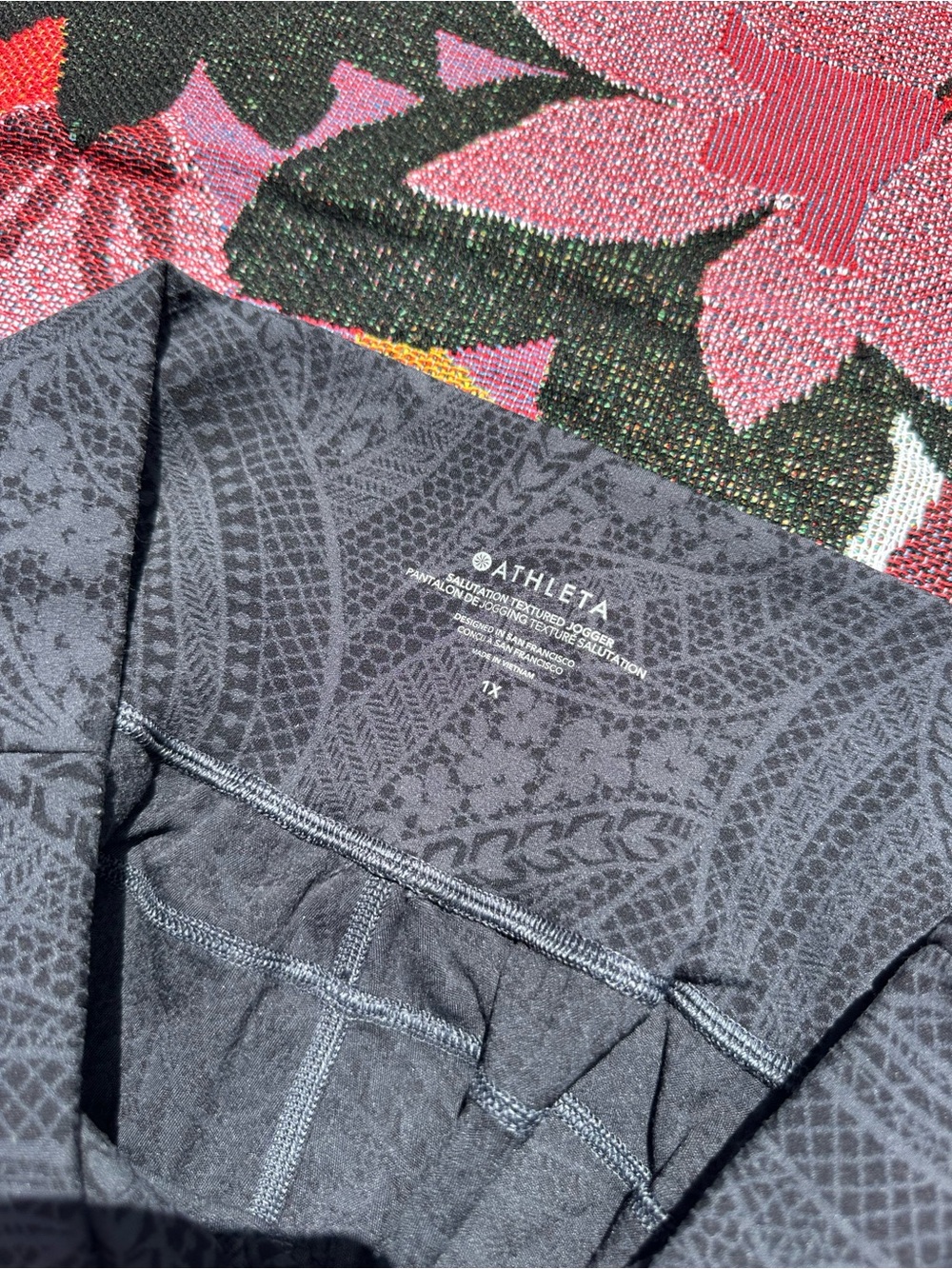 Athleta Salutation Textured Black Paisley Printed High-Waist Joggers - Picture 4 of 4